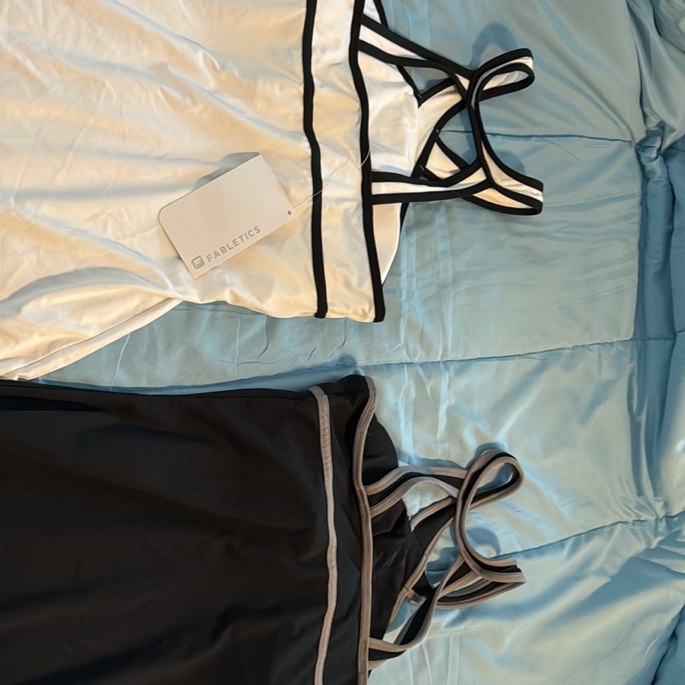 Fabletics yoga athleisure 2 halter tops... removable cups - Picture 5 of 6